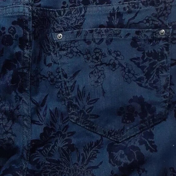 Leara Women slim fit size 6 velvet floral pattern jeans - Picture 3 of 6